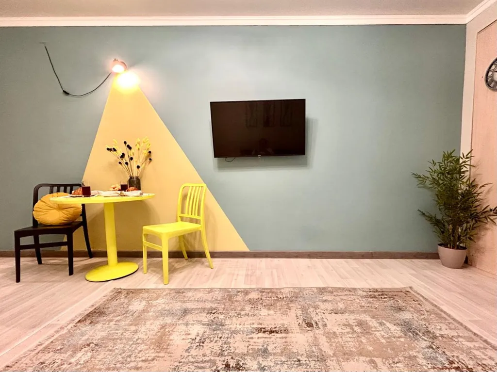 Яркая студия Молодежка в центре города