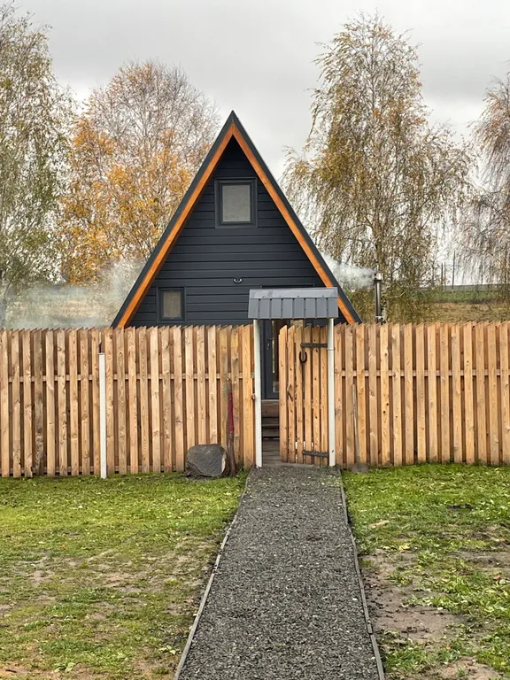 Дом А фрейм с видом на Мирский замок