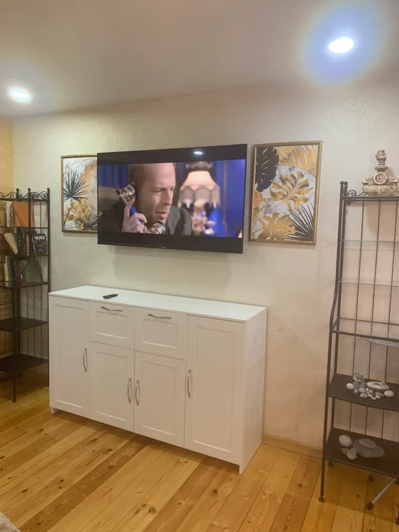 Уютная двухкомнатная квартира в центре Пицунды