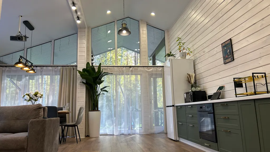 Загородный дом с большой террасой, кострищем и лесом