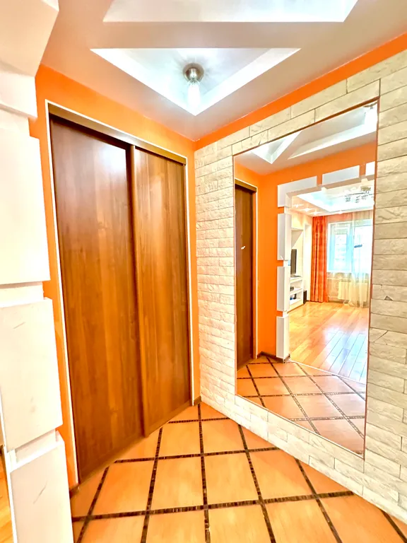 Светлая 2-комнатная:рядом гостиница Воркута и Центральная площадь