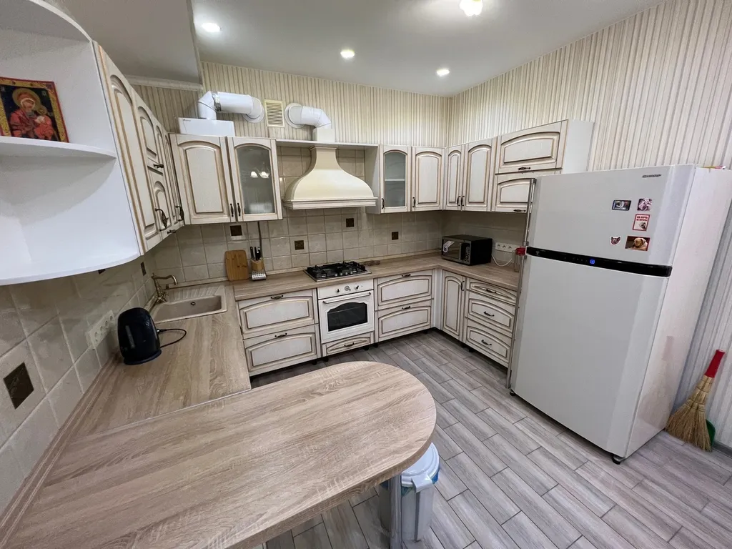 Четырёхкомнатный дом класса люкс в тихом центре