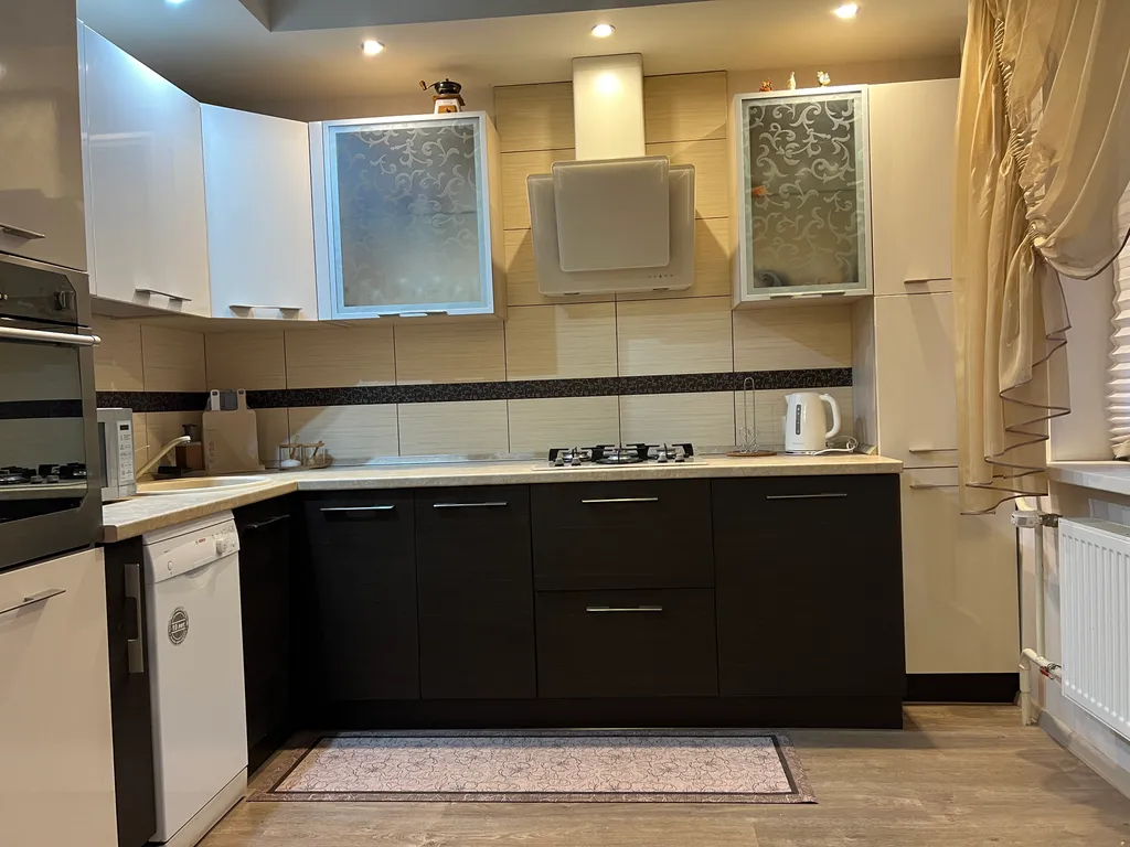 Уютная евротрешка с кухней-гостиной в центре города