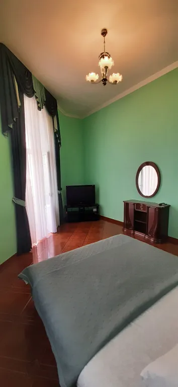 Двухкомнатная квартира в историческом центре набережной Ялты