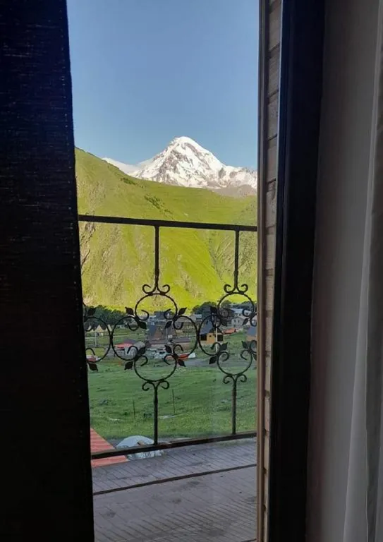 Коттедж 4-комнатный Дом — аренда посуточно в Степанцминда