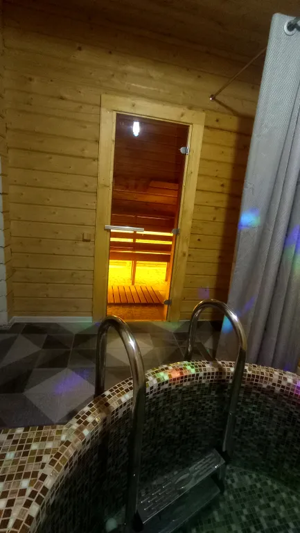 Уютный домик с баней и купелью, горячий чан