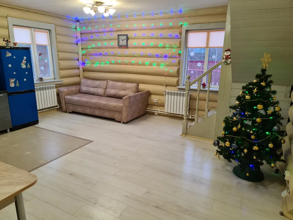 Дом с баней для большой семьи или дружной компании рядом с озером.