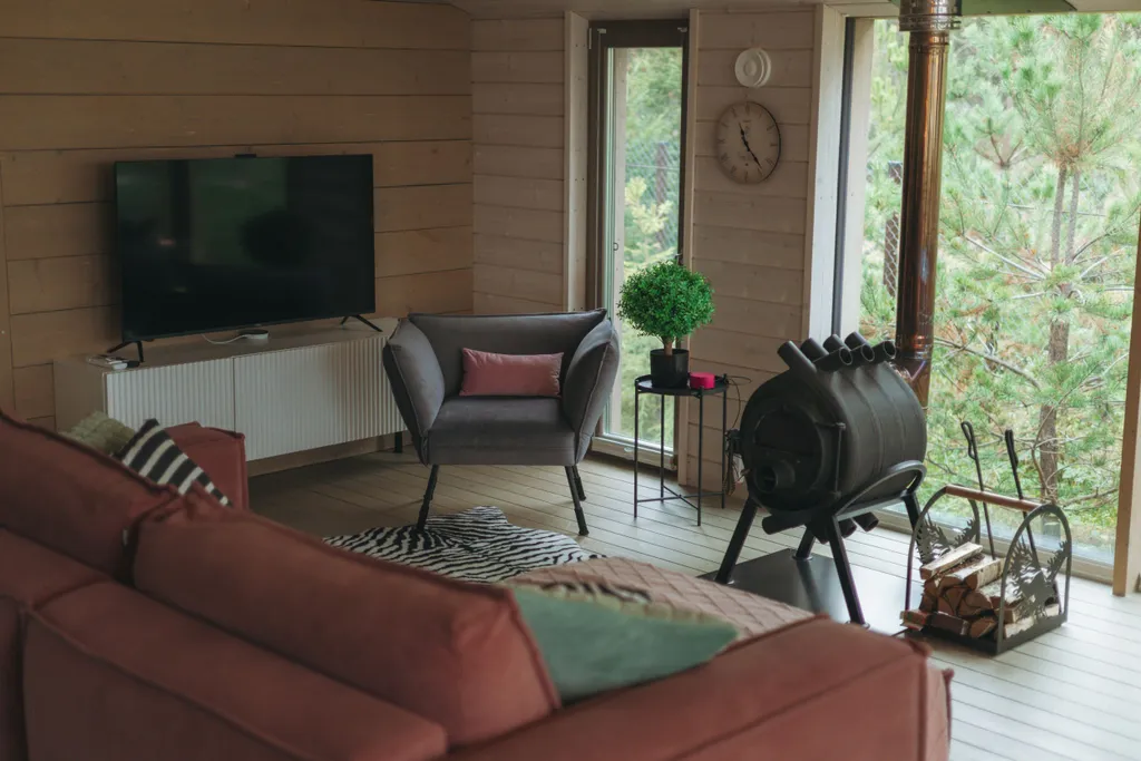 Дом с баней бочкой у воды и леса Green house