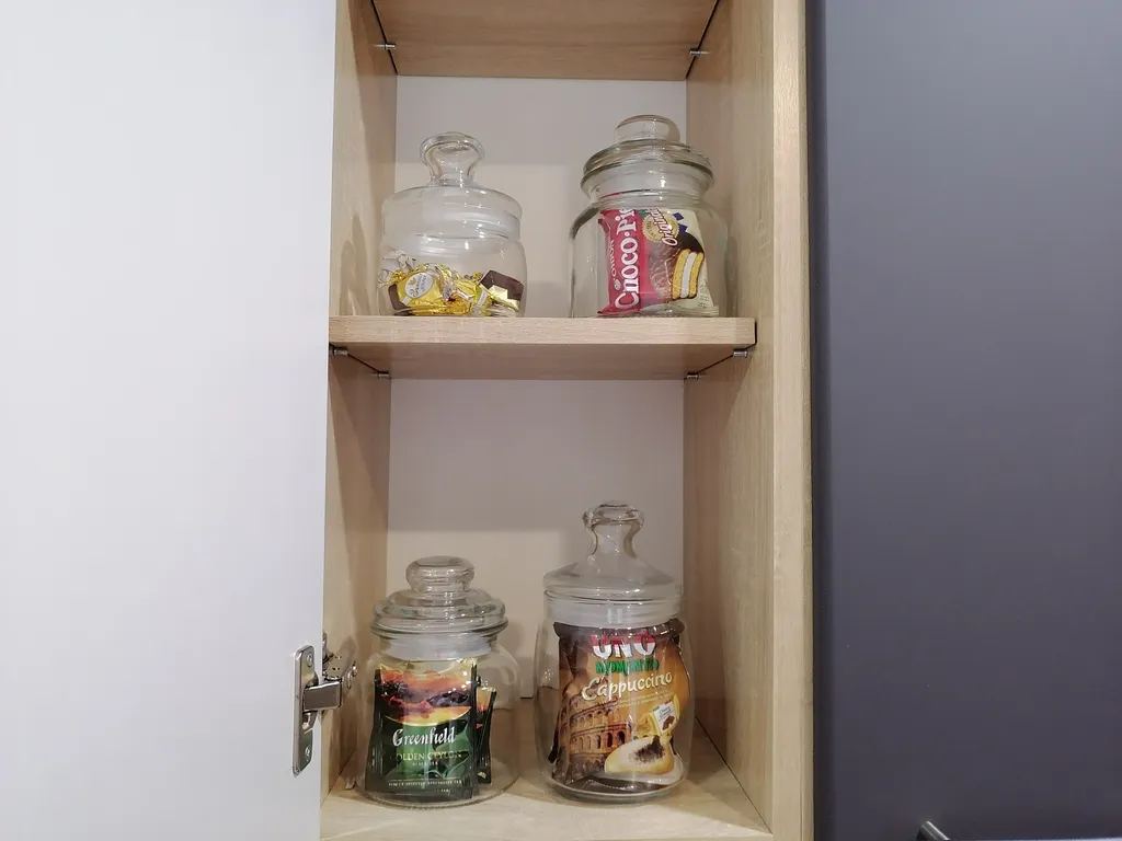 Уютная и тёплая квартира в центре города. Столовая расположена  в доме