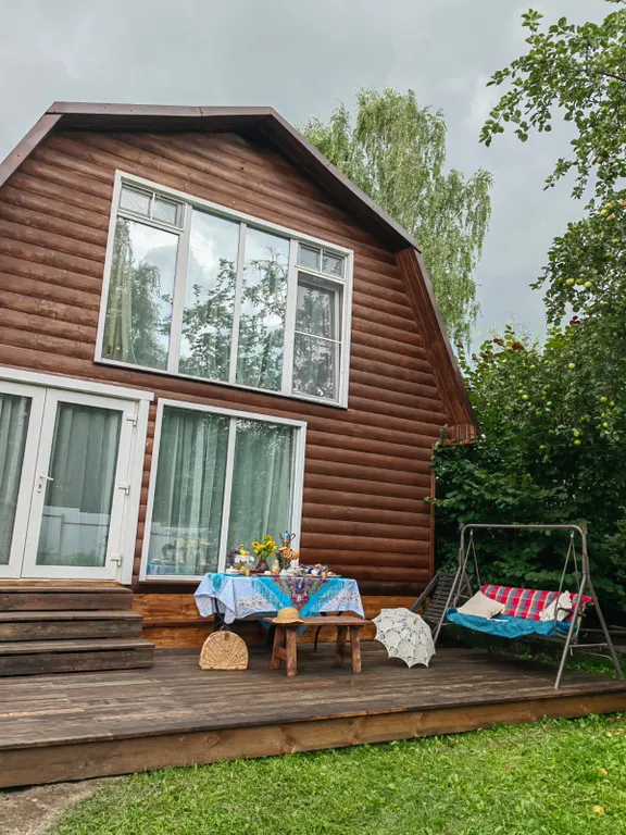 Дом с видом на церковь