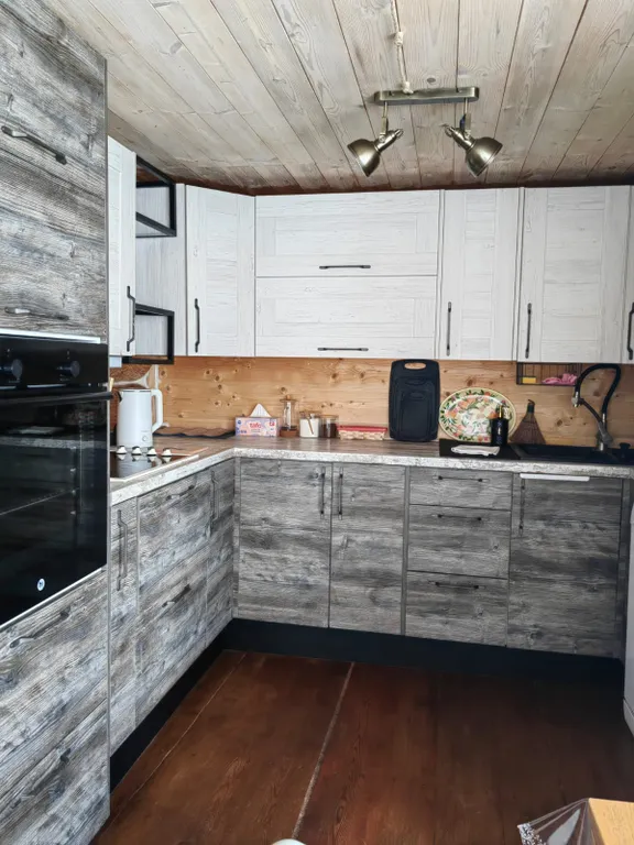 Дом с видом на церковь