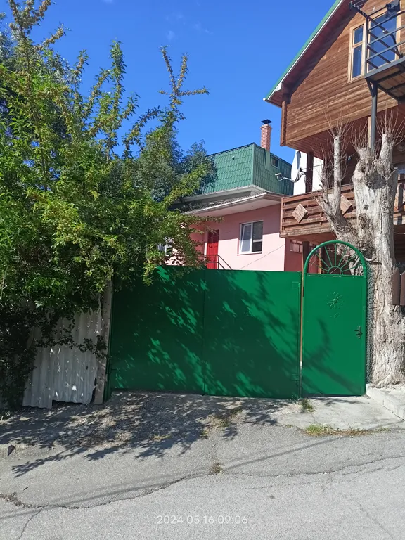 Уютный домик около моря