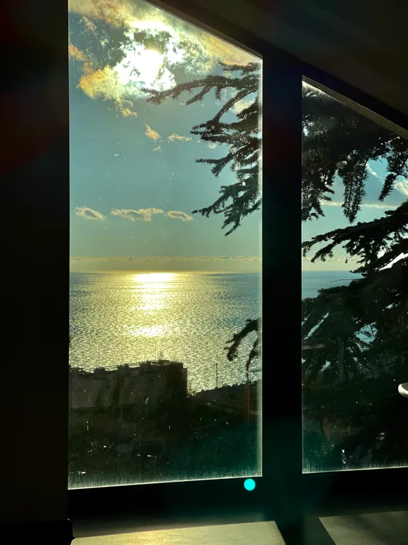 Двухуровневые апартаменты с видом на море и Ай Петри