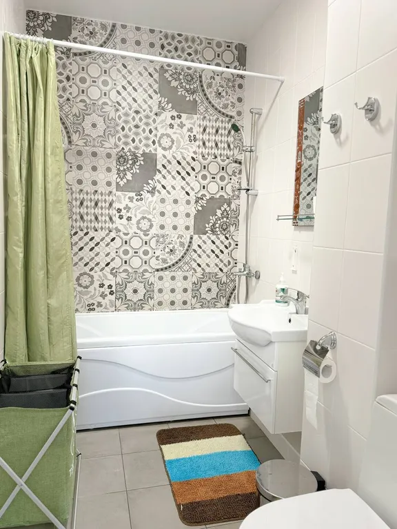 Уютная квартира напротив бассейна со своими лежаками, 7 спальных мест