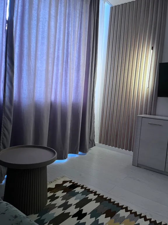 Квартира Квартира с новым ремонтом на первом этаже окна выходят на парковку — Элиста