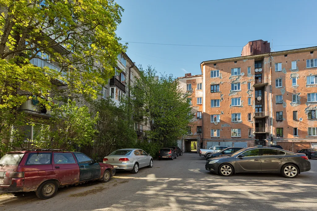 FullHouseApart Двухкомнатная квартира с балконом и детской кроваткой