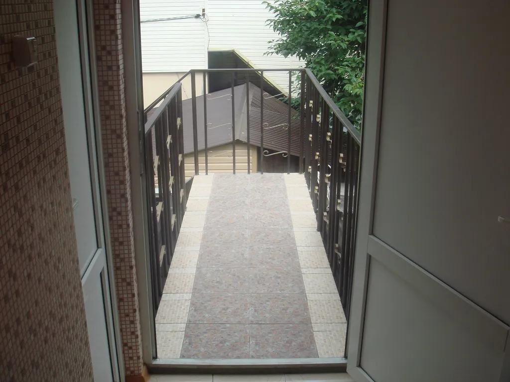 Квартира с отдельным входом и закрытым двориком