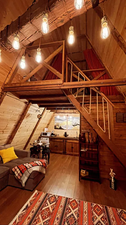 Атмосферный А-фрейм в сердце соснового бора с видом на Эльбрус