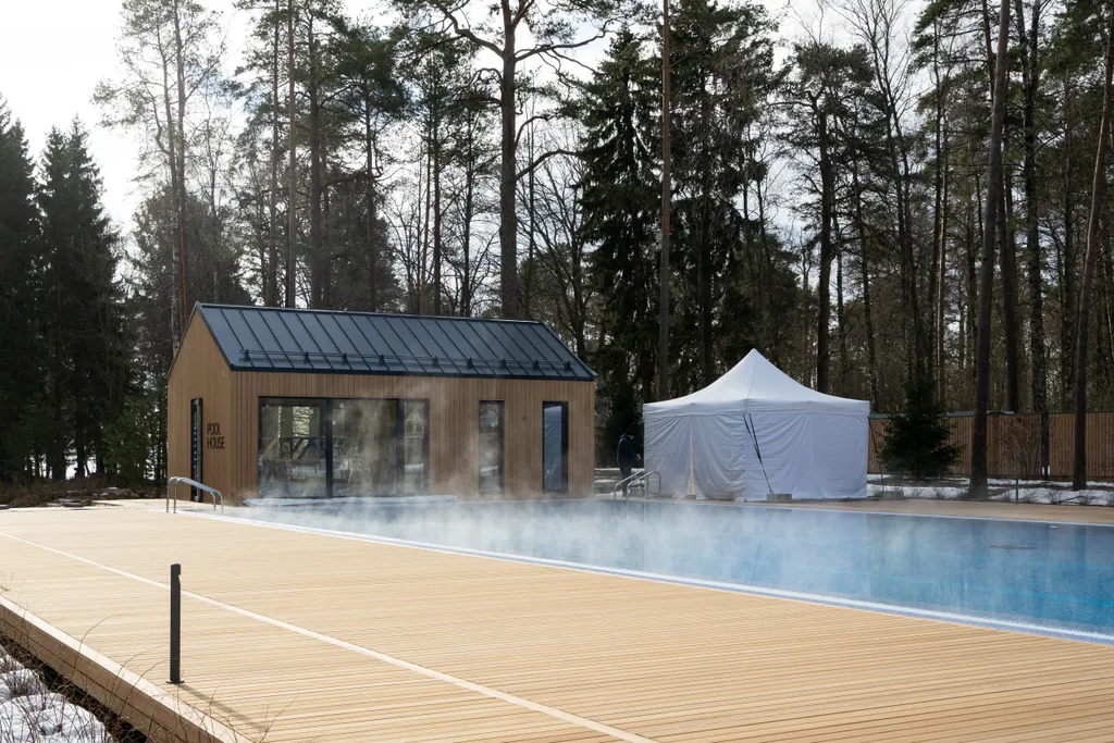 Студия с бассейном на берегу Финского залива