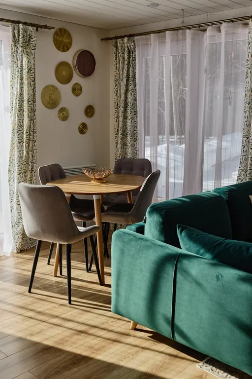 Дом с баней и купелью у леса