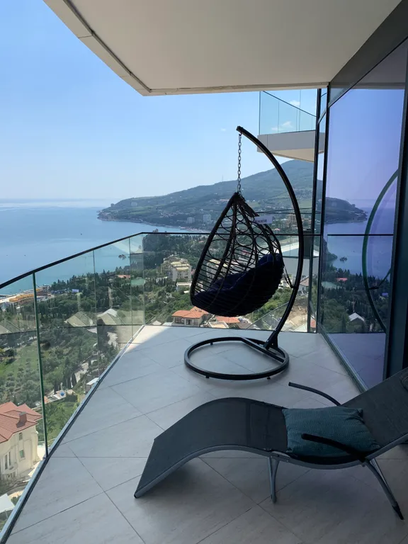 Апартамент в элитном ЖК с прямым панорамным видом на море и бассейном