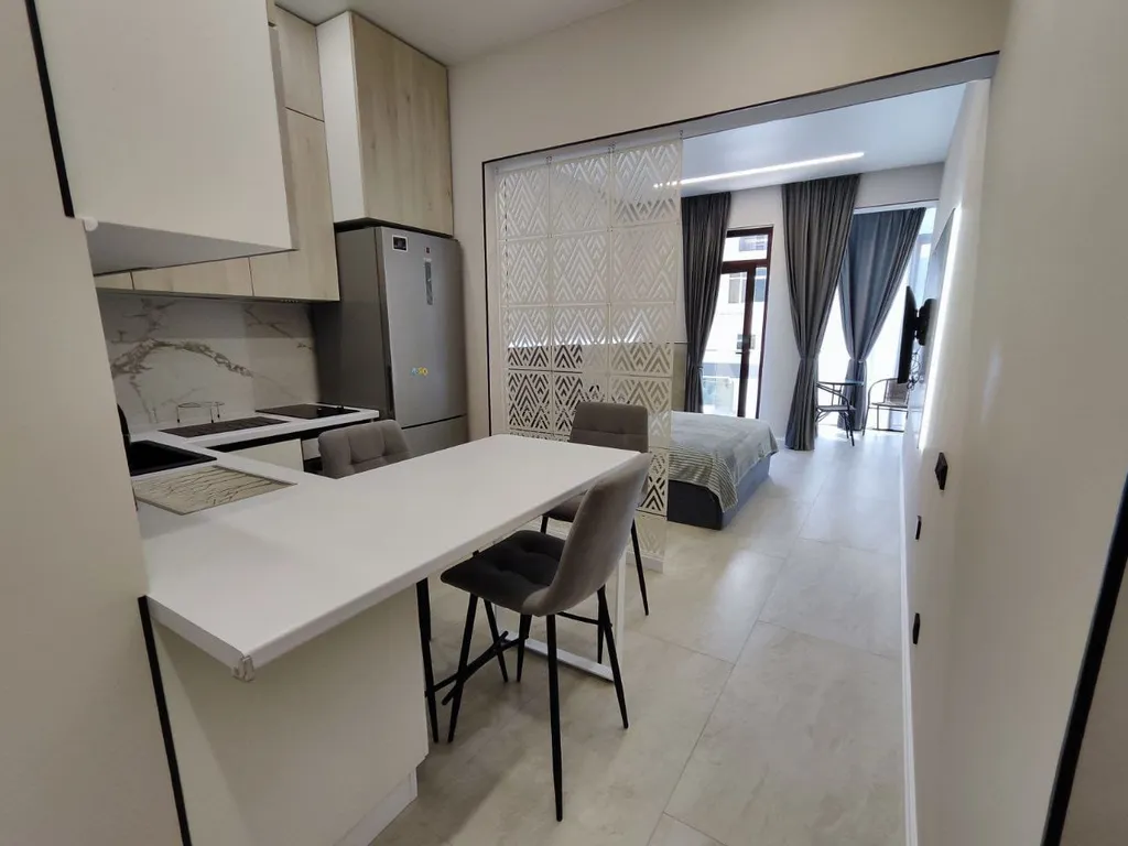 Просторные апартаменты с лоджией