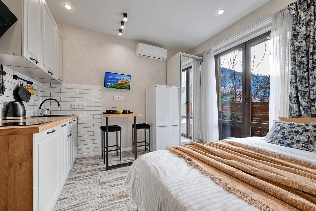 Студия с террасой и видом на горы Я на Море