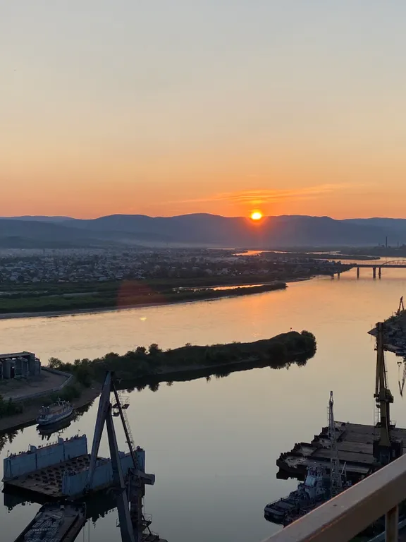 Красивая студия в центре города на 3 места, рядом с Площадью Советов.