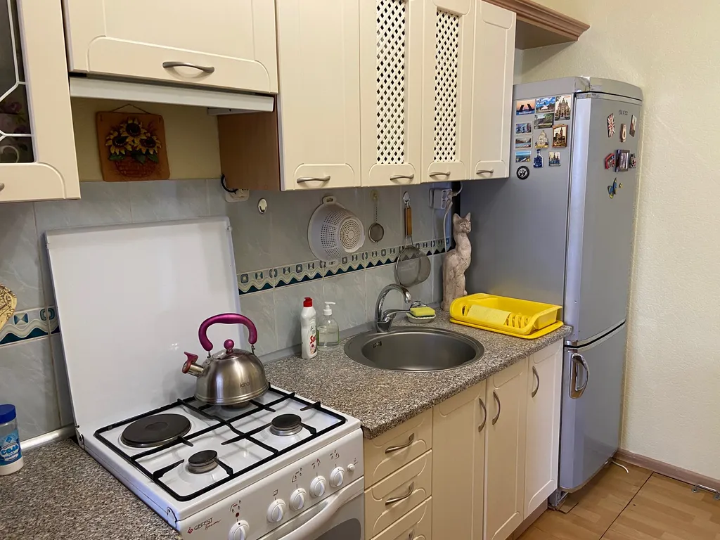 Дом с яблоневым садом на побережье