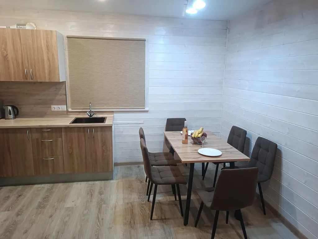 Уютный дом у леса