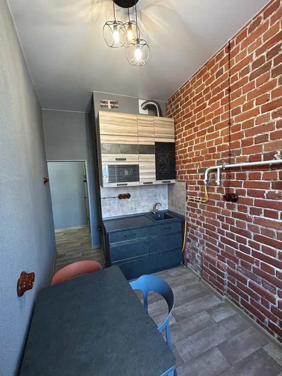 Уютный лофт с историческим балконом на главной улице