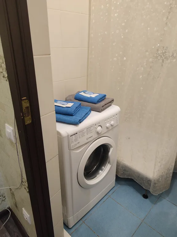 Студия в историческом районе города с красивым видом из окна