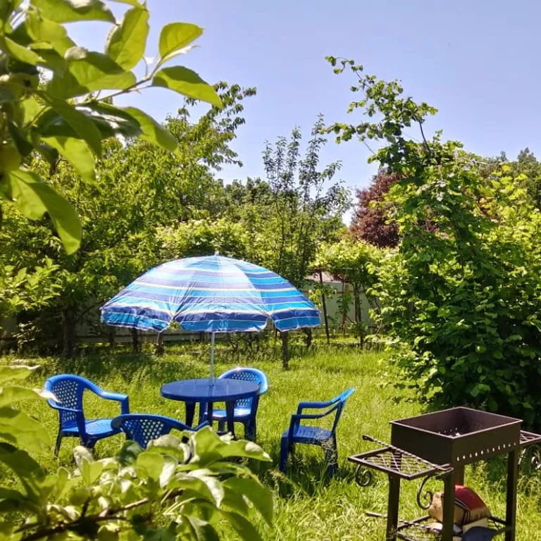 Половина дома с отдельным входом, с садом на берегу Чёрного моря