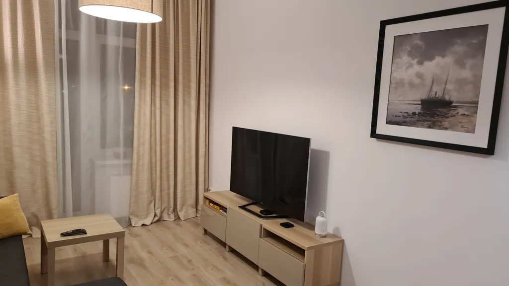 У залива среди сосен