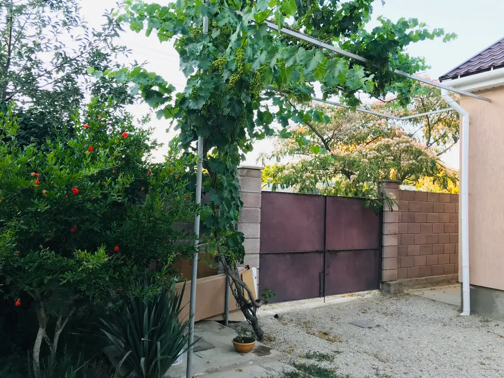 Коттедж Дом с беседкой — Судак