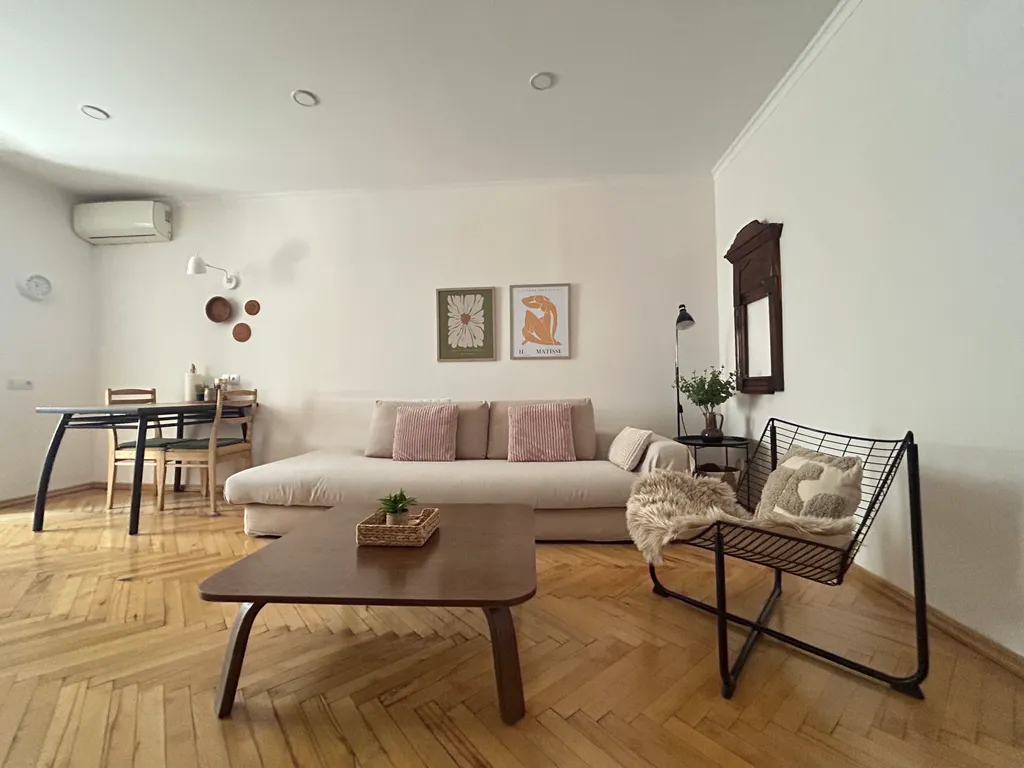 Дизайнерская квартира для двоих у метро в Тбилиси