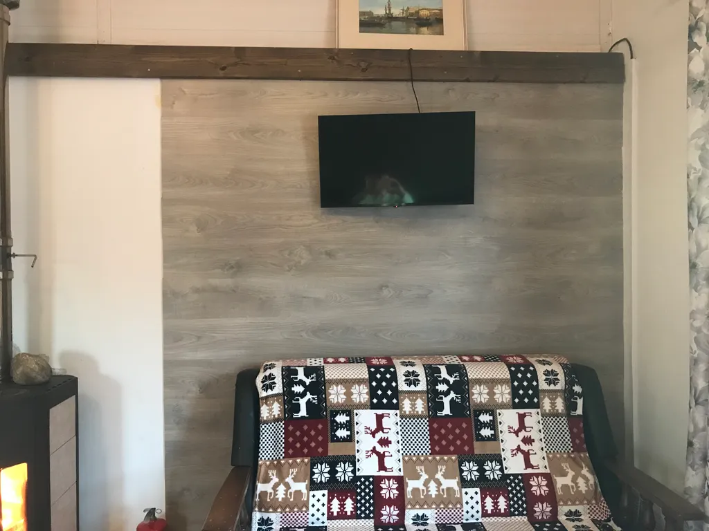 Загородный дом в лесу вблизи залива