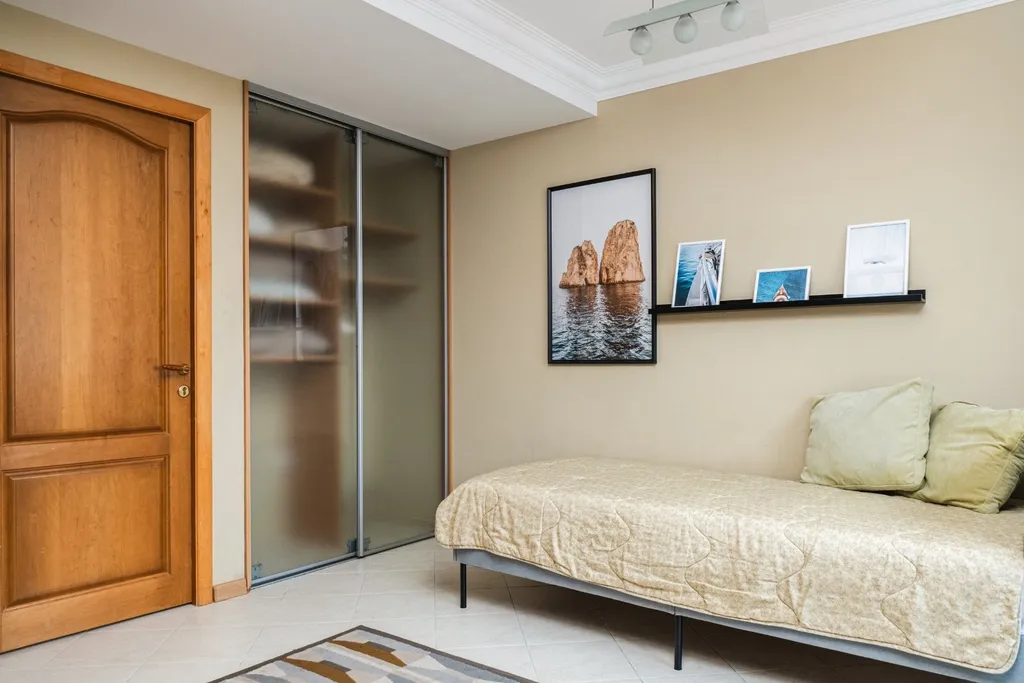 Комфортная 4-комнатная в центре Минска около Галереи, Зыбицкая, Немига