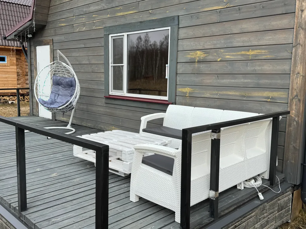 Дом с прудом