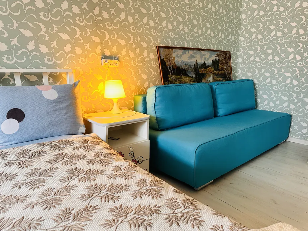 2х комн. современная квартира с балконом на 2 этаже в центре города