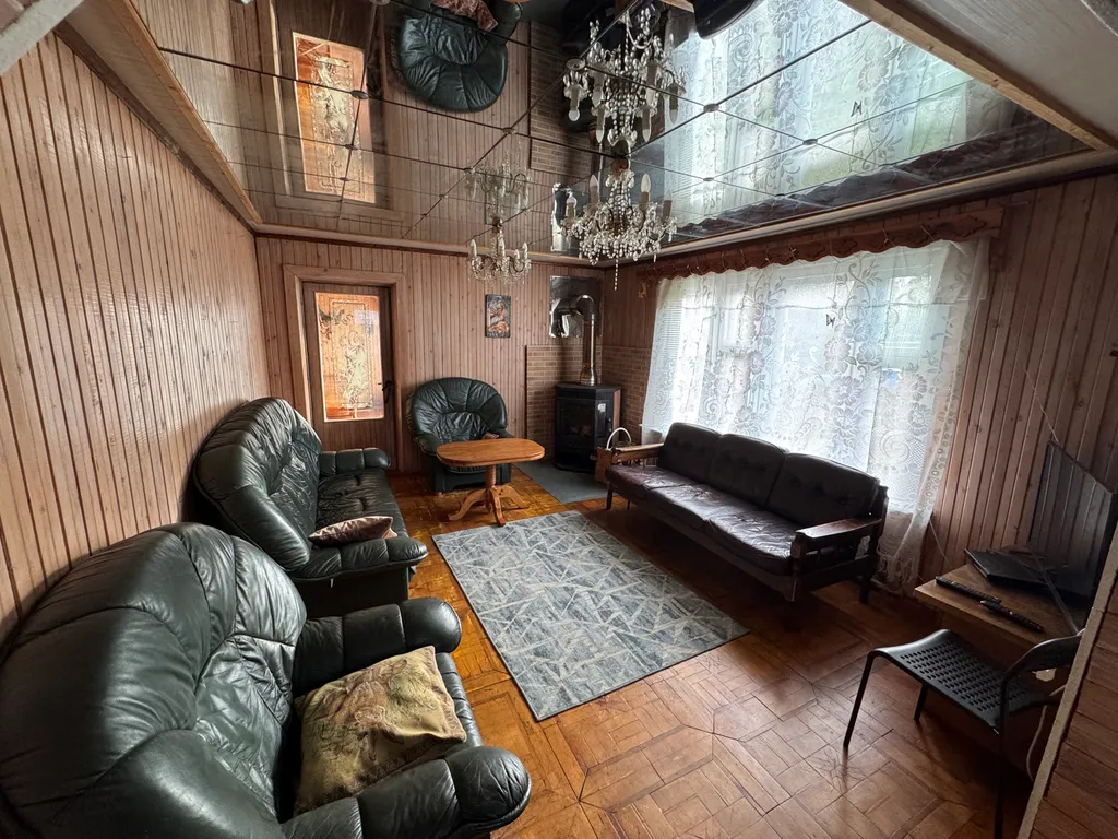 Ретро-дача с баней на берегу лесного озера