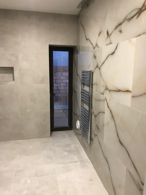 Современный стильный дом у моря