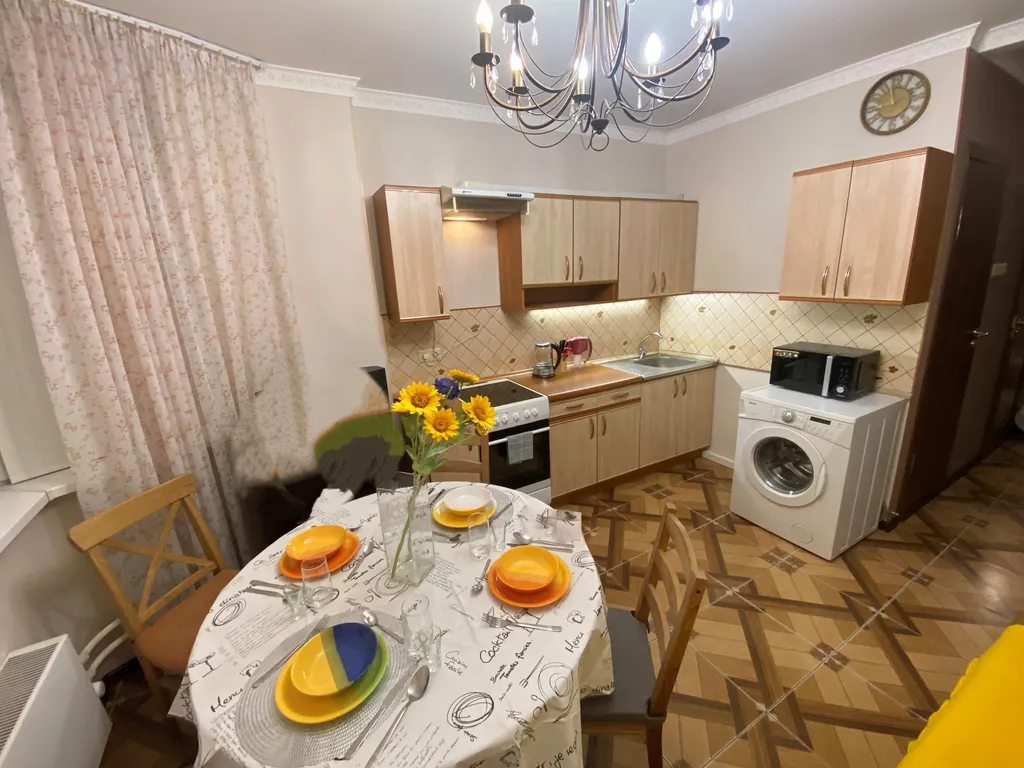 Красивая квартира с большим TV и Алисой