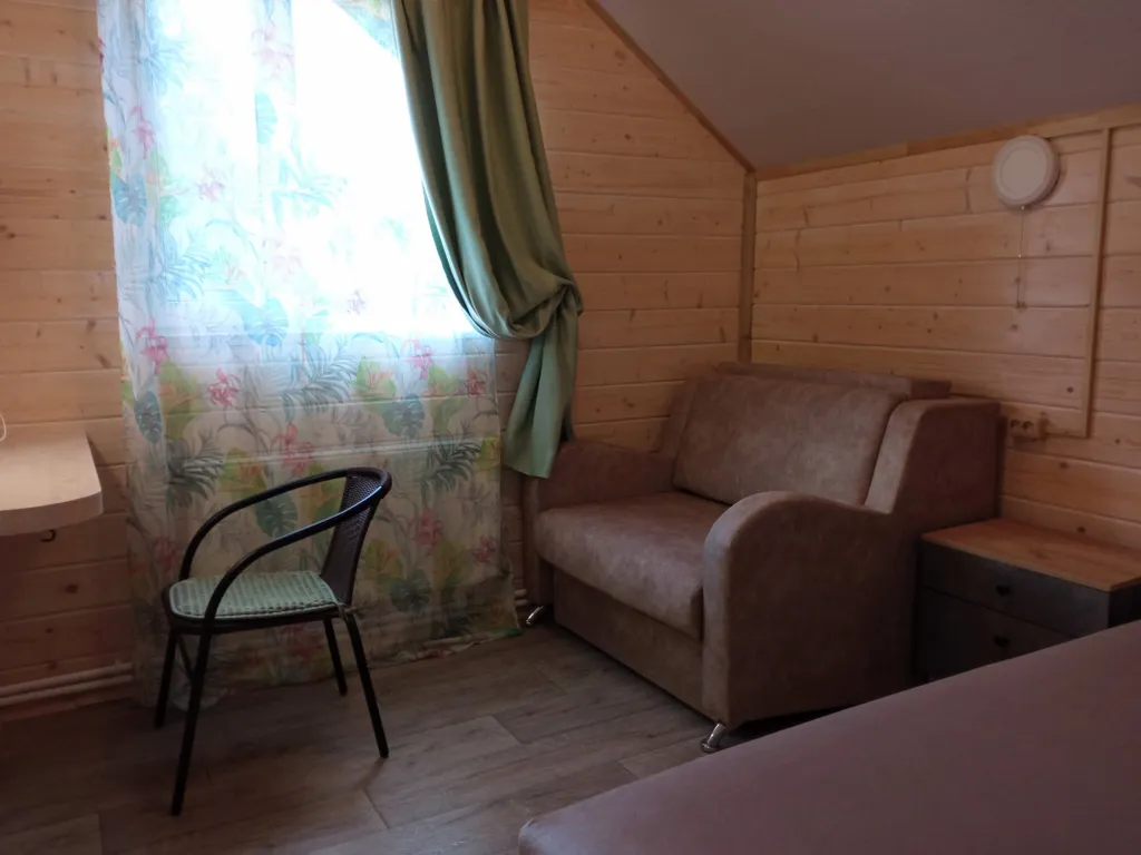 Коттедж Двухэтажный апартамент в доме на берегу озера — Луга