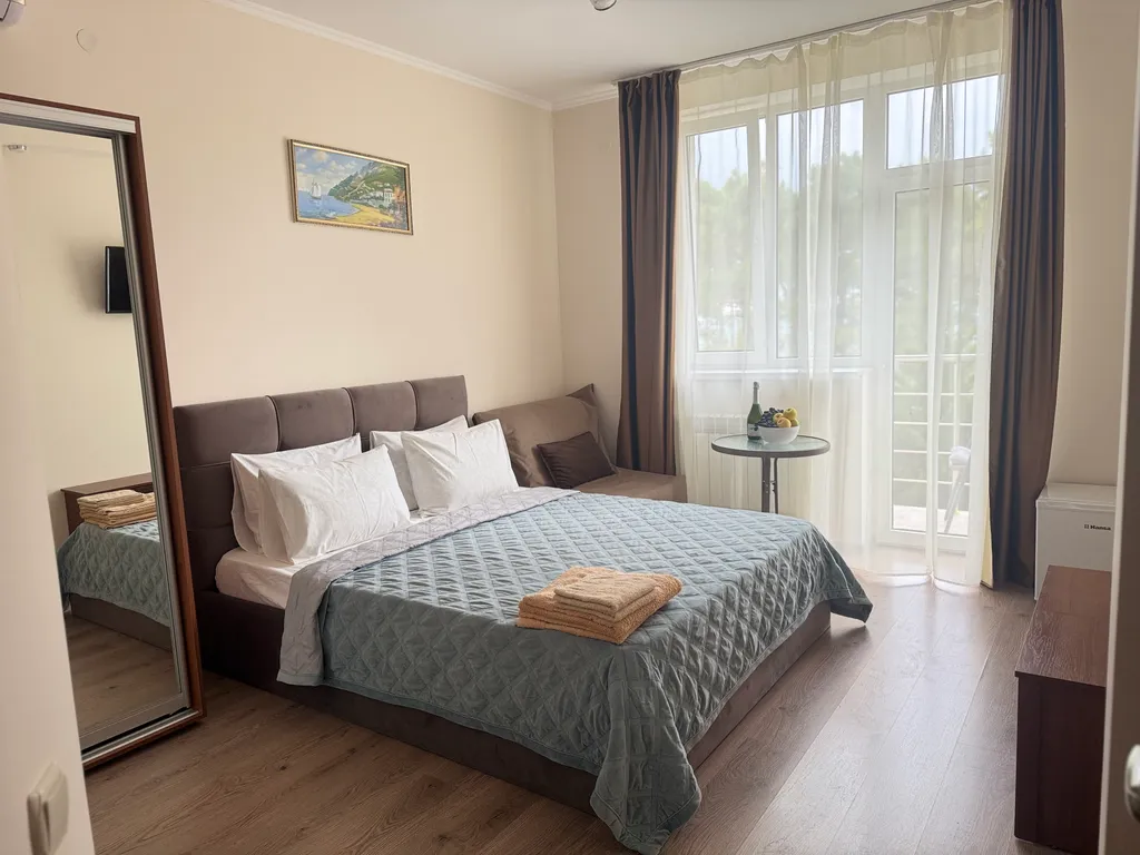 Квартира Без балкона трехместная комната- комфорт — Севастополь