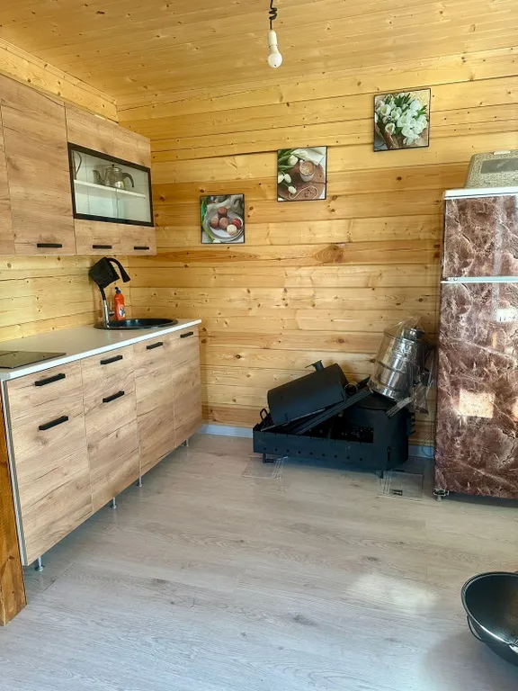 Уютный деревянный домик у моря