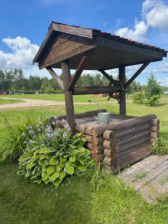 Дом из сруба у воды