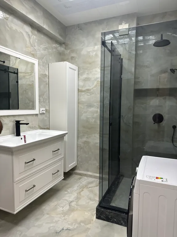 Уютная квартира в центе города рядом с ЖД вокзалом с видом на горы