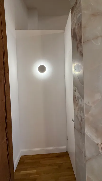 Лофт - мансарда с фронтальным видом на море