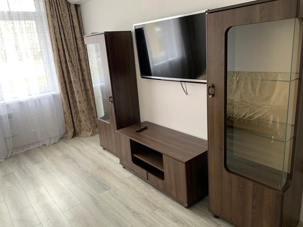 3 -комнатная квартира с бассейном во дворе